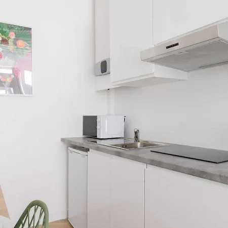 Lovely Studio 3p - Republique Apartman